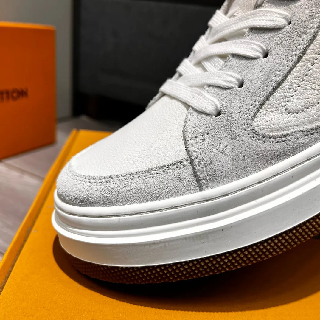 Factory price: 460💰LV's new casual high-top men's shoes👉 👉 Fashionable and versatile, 💞 Simple and elegant style, 🔊 The fabric is made of imported cowhide, ☑️breathable mesh lining, original wear-resistant rubber outsole, exclusive new style, taken in kind, five colors available, code number: 38-44, (45 can be customized)